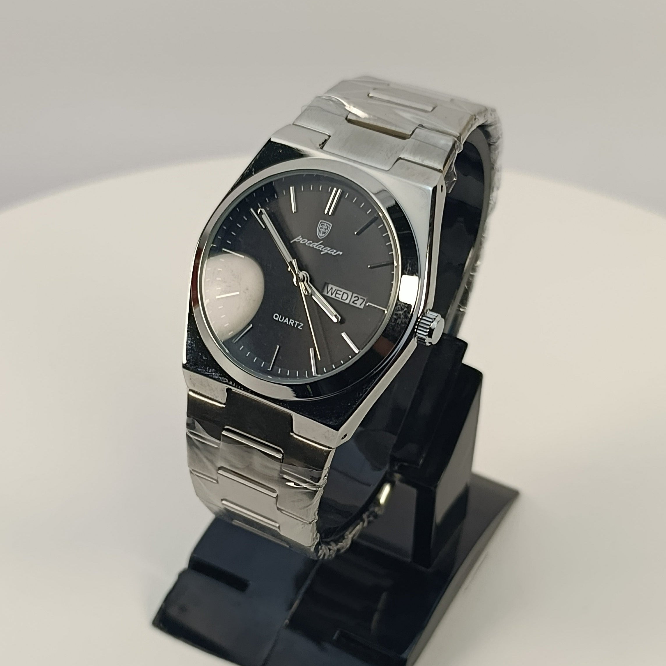 Poedagar P-930 Quartz Watch | Stainless Steel Strap | Day & Date Display (Black)