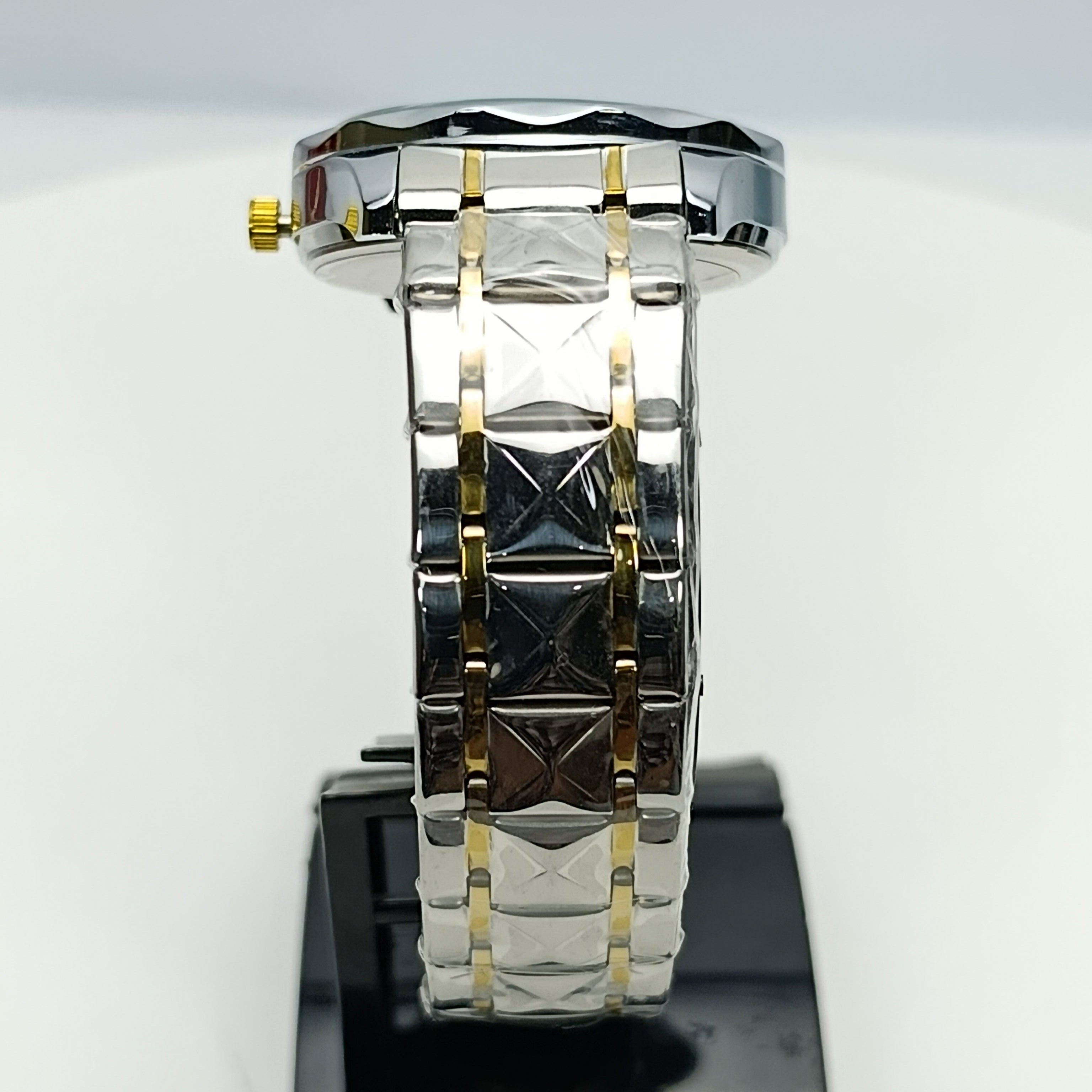 Poedagar P-615 | Dual Tone Stainless Steel | Day & Date Display (Green)